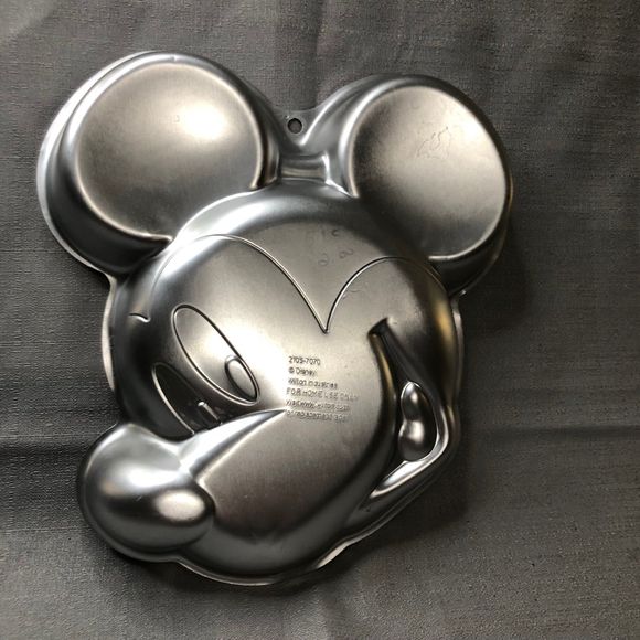Wilton Mickey Mouse Head Cake Pan 12” - Picture 1 of 4